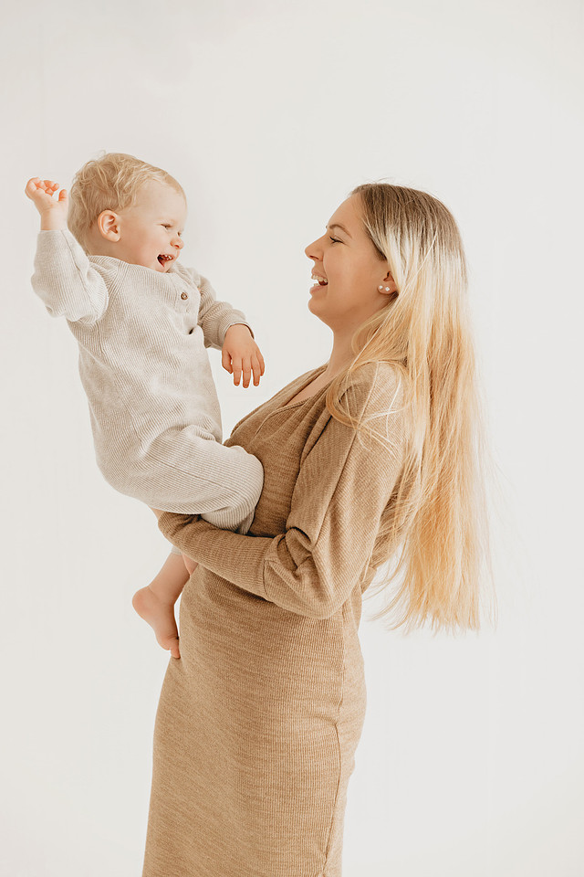 Mummy and me Shooting im Allgäu, Mama und Kind in vertrauter Nähe