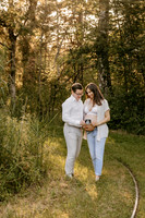 "Outdoor Babybauchshooting in der Natur bei Biberach.", "Natürliche Schwangerschaftsfotografie am Bodensee in Lindau.", "Ästhetische Babybauchfotos im Freien bei Wolfegg."