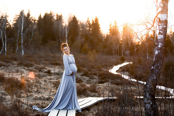 "Outdoor Babybauchshooting in der Natur bei Biberach.", "Natürliche Schwangerschaftsfotografie am Bodensee in Lindau.", "Ästhetische Babybauchfotos im Freien bei Wolfegg."