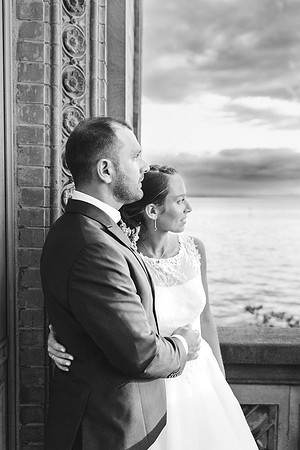 Hochzeitsreportage von 4Real Photography am Bodensee: Momente im Standesamt in Lindau, der Kirche Nonnenhorn und bei einer "Schloss Montfort Hochzeit" in Langenargen sowie im Raum Kißlegg und Ravensbu