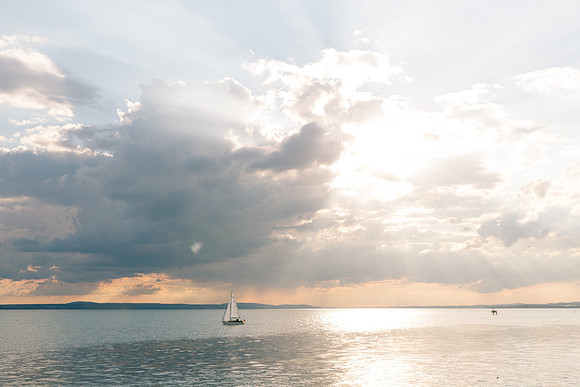 Hochzeitsreportage von 4Real Photography am Bodensee: Momente im Standesamt in Lindau, der Kirche Nonnenhorn und bei einer "Schloss Montfort Hochzeit" in Langenargen sowie im Raum Kißlegg und Ravensbu