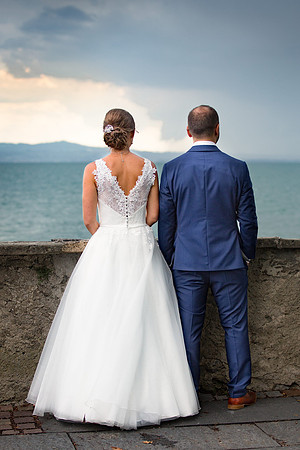 Hochzeitsreportage von 4Real Photography am Bodensee: Momente im Standesamt in Lindau, der Kirche Nonnenhorn und bei einer "Schloss Montfort Hochzeit" in Langenargen sowie im Raum Kißlegg und Ravensbu