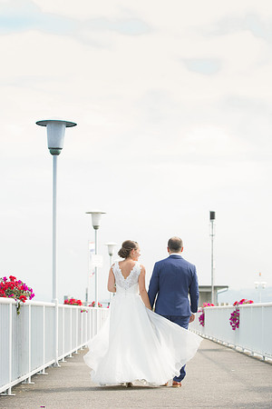 Hochzeitsreportage von 4Real Photography am Bodensee: Momente im Standesamt in Lindau, der Kirche Nonnenhorn und bei einer "Schloss Montfort Hochzeit" in Langenargen sowie im Raum Kißlegg und Ravensbu