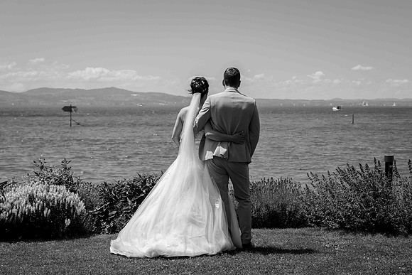 Modernes Hochzeits-Shooting mit Fokus auf Komposition