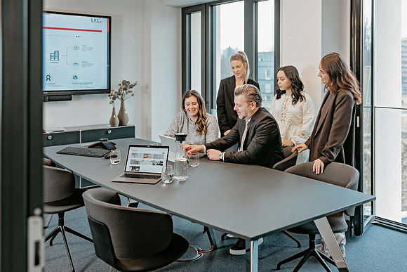 Businessfotografie Friedrichshafen - Teamshooting im Büro