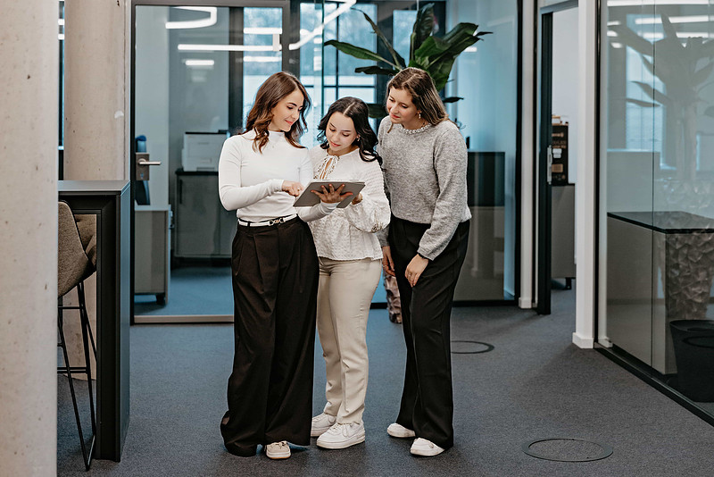 Corporate Photography in Friedrichshafen: Professionelle Gruppenbilder für Unternehmen.