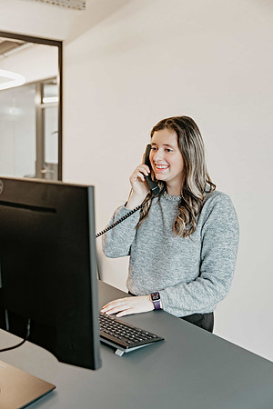Businessfotograf Friedrichshafen zeigt moderne Arbeitsatmosphäre für Website-Content