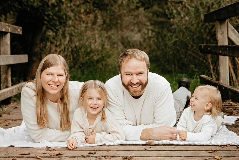 familienfotograf-kempten-authentische-familienfotos-allgaeu-kinderfotografie-isny