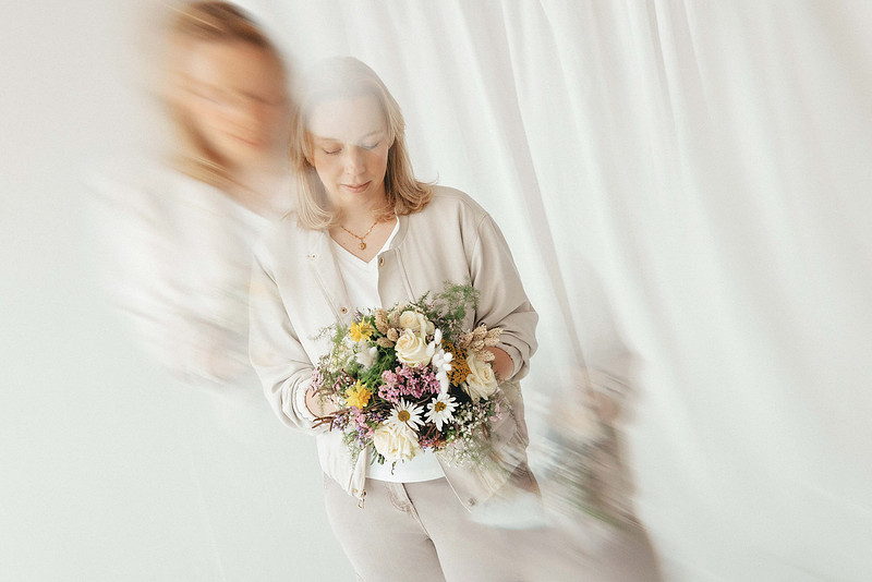 Personal Branding Fotografie für Soloselbstständige im Allgäu. Puristische und kreative Business-Porträts, die deine Persönlichkeit und dein Business authentisch zeigen. – Erstellt von 4Real Photograp