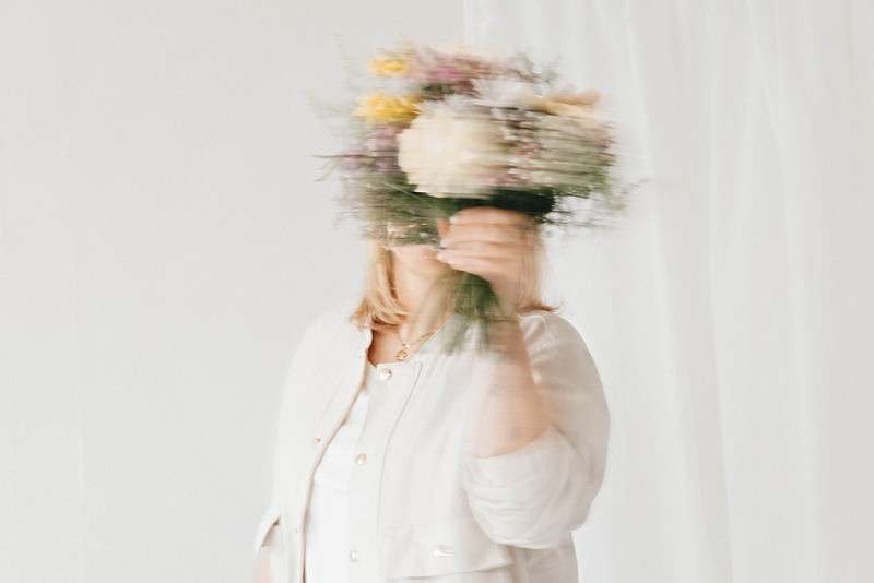 Personal Branding Fotografie für Soloselbstständige im Allgäu. Puristische und kreative Business-Porträts, die deine Persönlichkeit und dein Business authentisch zeigen. – Erstellt von 4Real Photograp