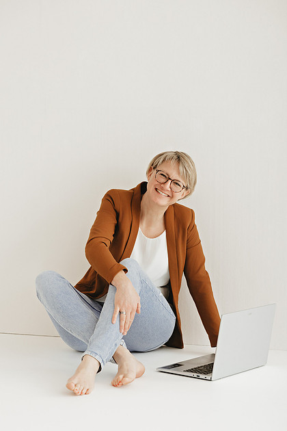 Charakterstarke Businessfotos für Web und Social Media – Erstellt von 4Real Photography im Studio im Westallgäu