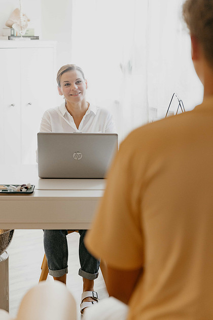 Ein professionelles Personal Brand Fotoshooting und ausdrucksstarke Unternehmensfotografie für Selbstständige im Allgäu, am Bodensee, in Bregenz, Ravensburg, Lindau, Friedrichshafen, Kempten und Memmi